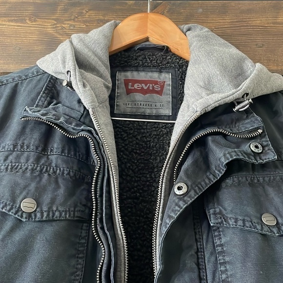 LEVI’S Sherpa Lined Two Pocket Hoooded Trucker Jacket - Picture 7 of 14